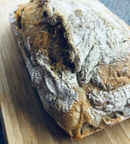 Poctivý domácí chléb (výborný a křupavý)