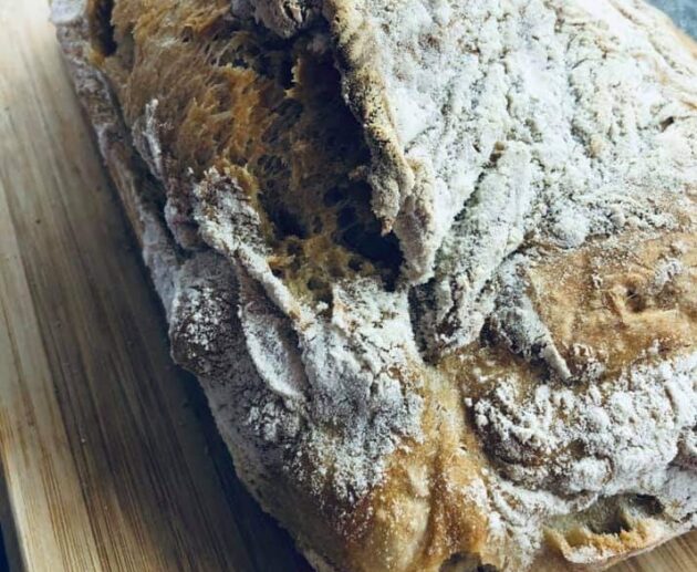 Poctivý domácí chléb (výborný a křupavý)