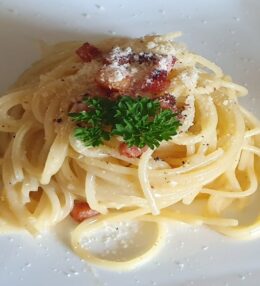 Italské špagety carbonara s pancettou