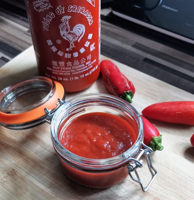 Domácí chilli omáčka SRIRACHA (originální recept)