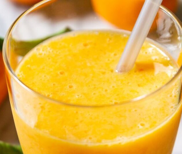 smoothie s banánem a mandarinkou