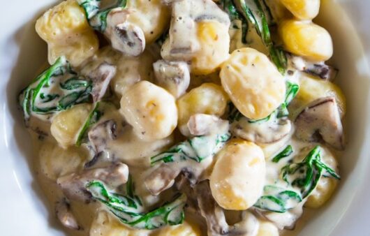 Gnocchi s kuřecím, špenátem ve smetanové omáčce