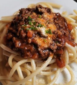 Boloňská omáčka se špagetami (poctivé ragú)