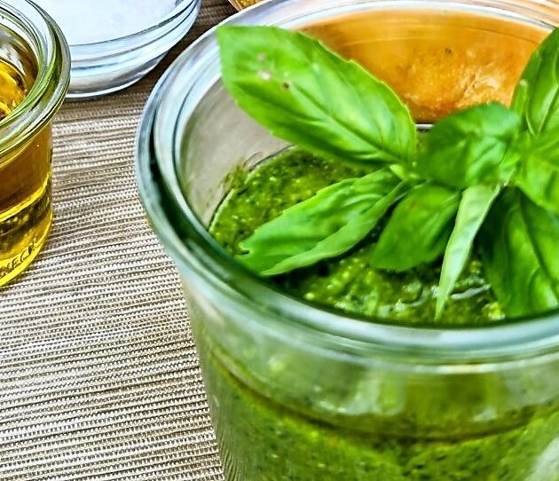 Domácí bazalkové pesto Pohlreich