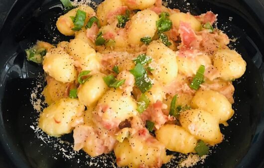 Gnocchi s pršutem a sýrem