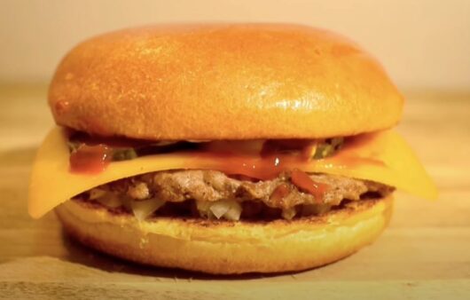 Domácí Cheeseburger od McDonald's