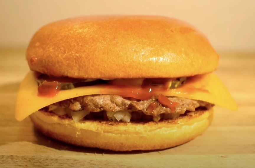 Domácí Cheeseburger od McDonald's