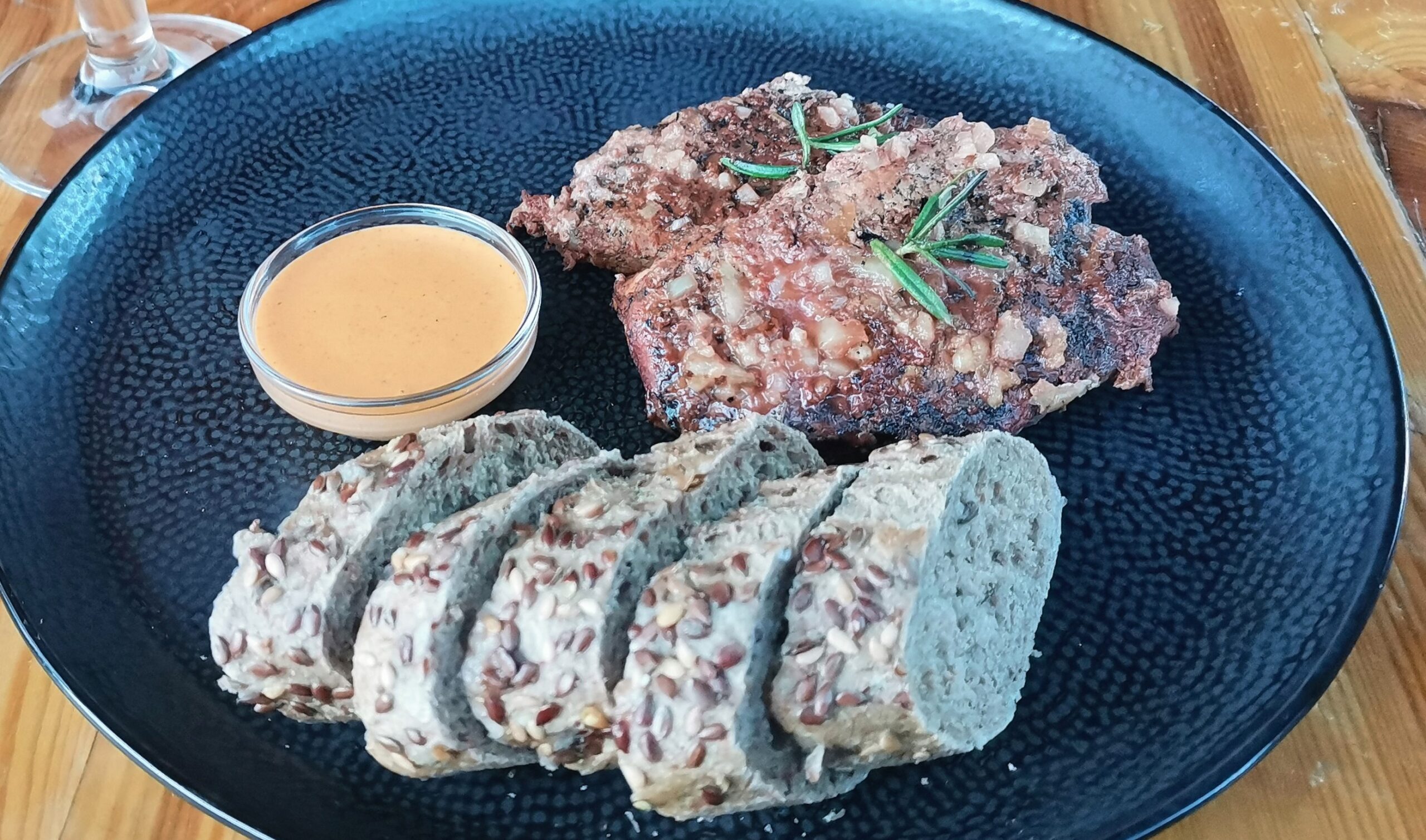Marinovaný vepřový steak na grilu