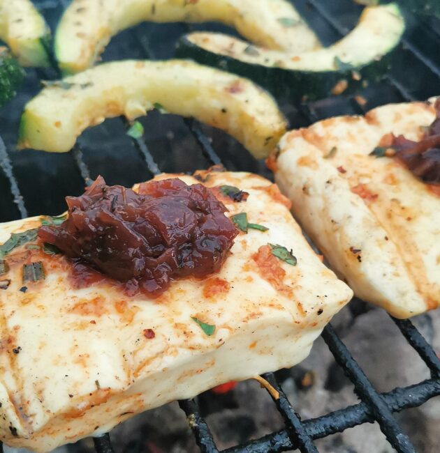 Grilovaný sýr halloumi