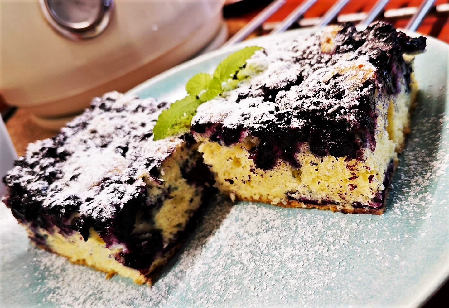 Hrníčkový borůvkový koláč