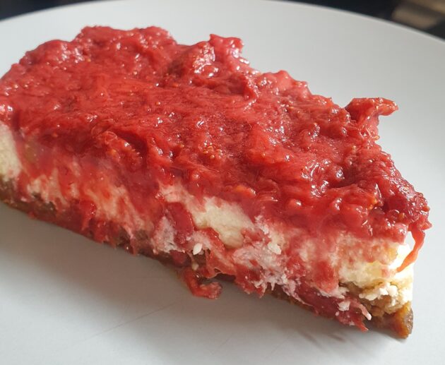 Jahodový cheesecake pečený