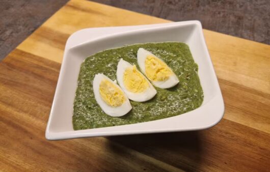 Mražený špenát se smetanou a česnekem