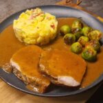 Vepřová pečeně s omáčkou a kapustičkami