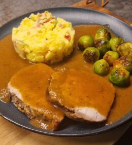 Vepřová pečeně s omáčkou a kapustičkami