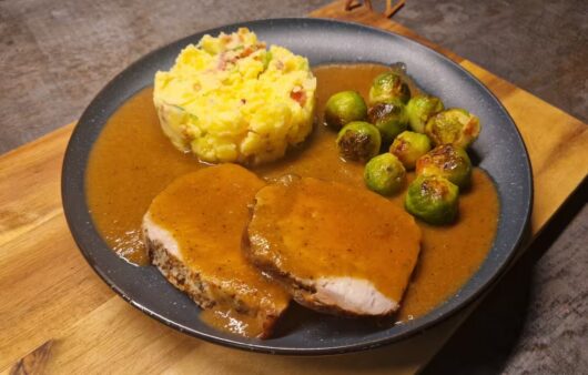 Vepřová pečeně s omáčkou a kapustičkami