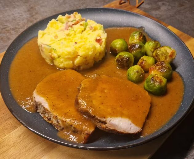 Vepřová pečeně s omáčkou a kapustičkami