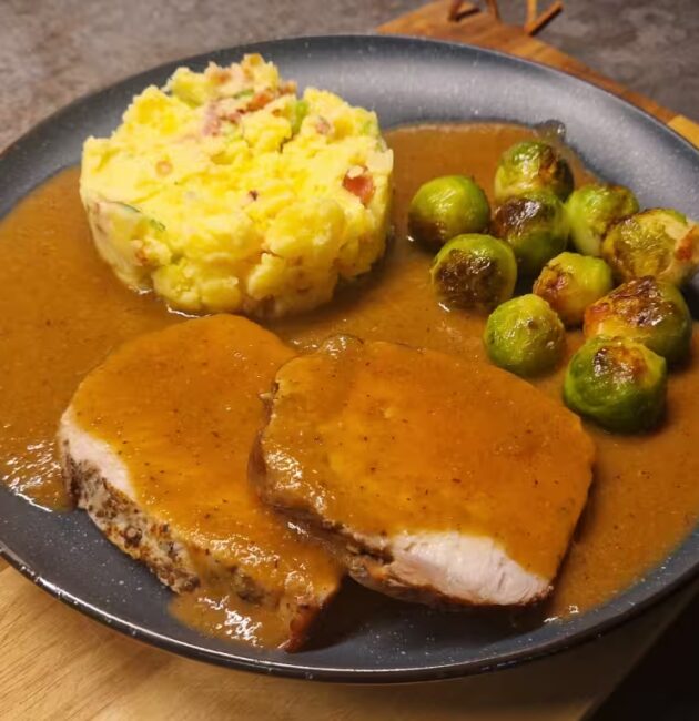 Vepřová pečeně s omáčkou a kapustičkami