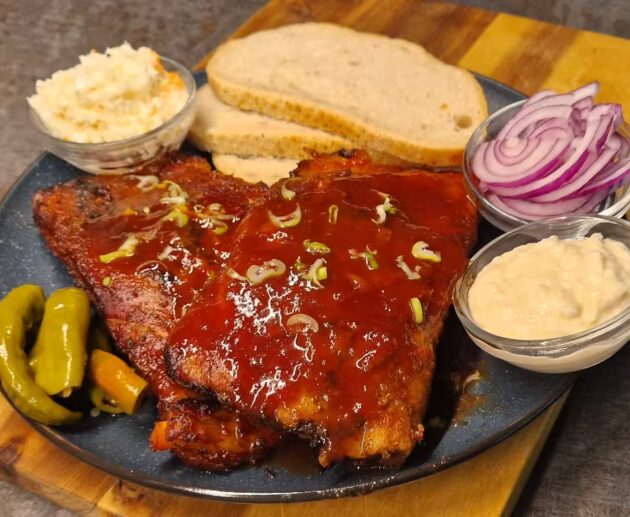 Pomalu pečená žebra na medu