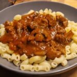 Vepřový guláš s kápií a žampiony