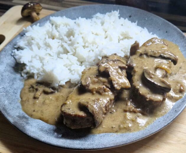 Hovězí na houbách se smetanou