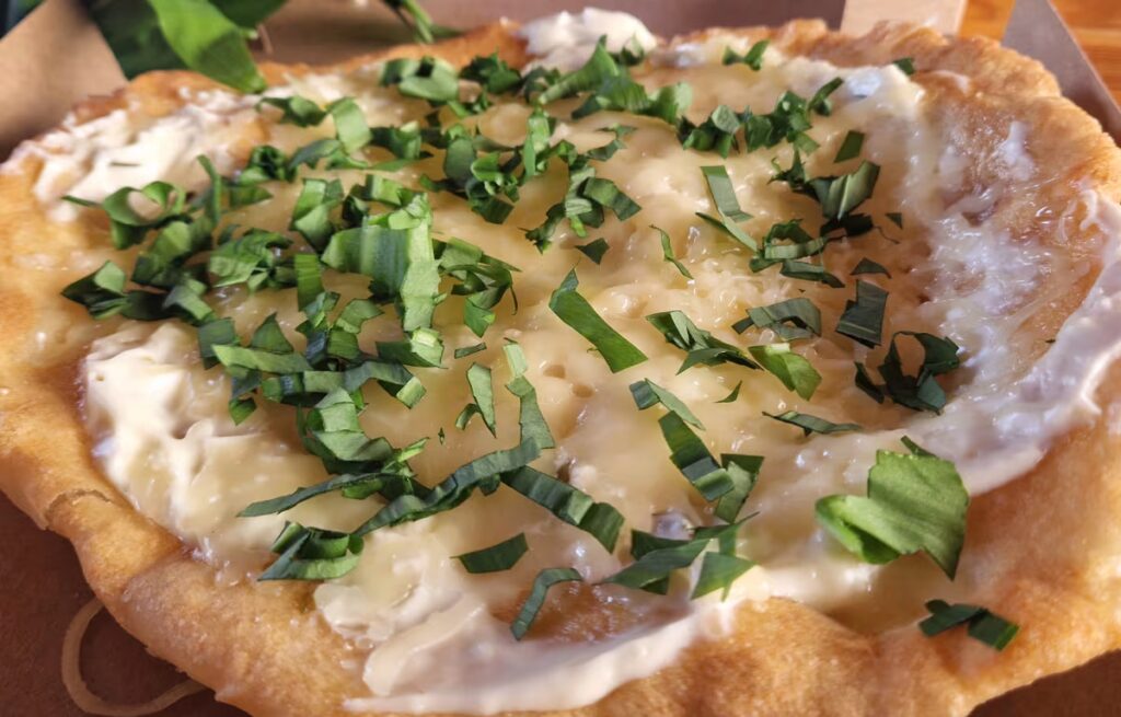 Langoš s medvědím česnekem