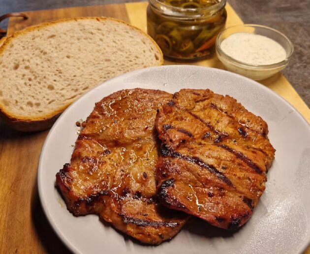 Šťavnatá krkovice na grilu